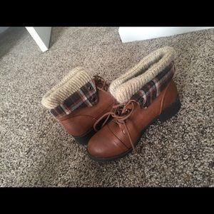 Combat boots worn once